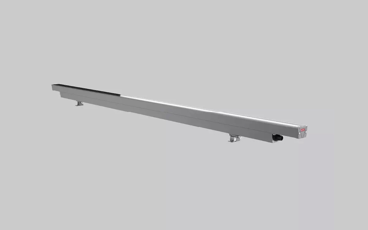 Linear Outdoor LED Wall Wash Light with Triple Optical Design for Low-Height Facade and Landscape Lighting