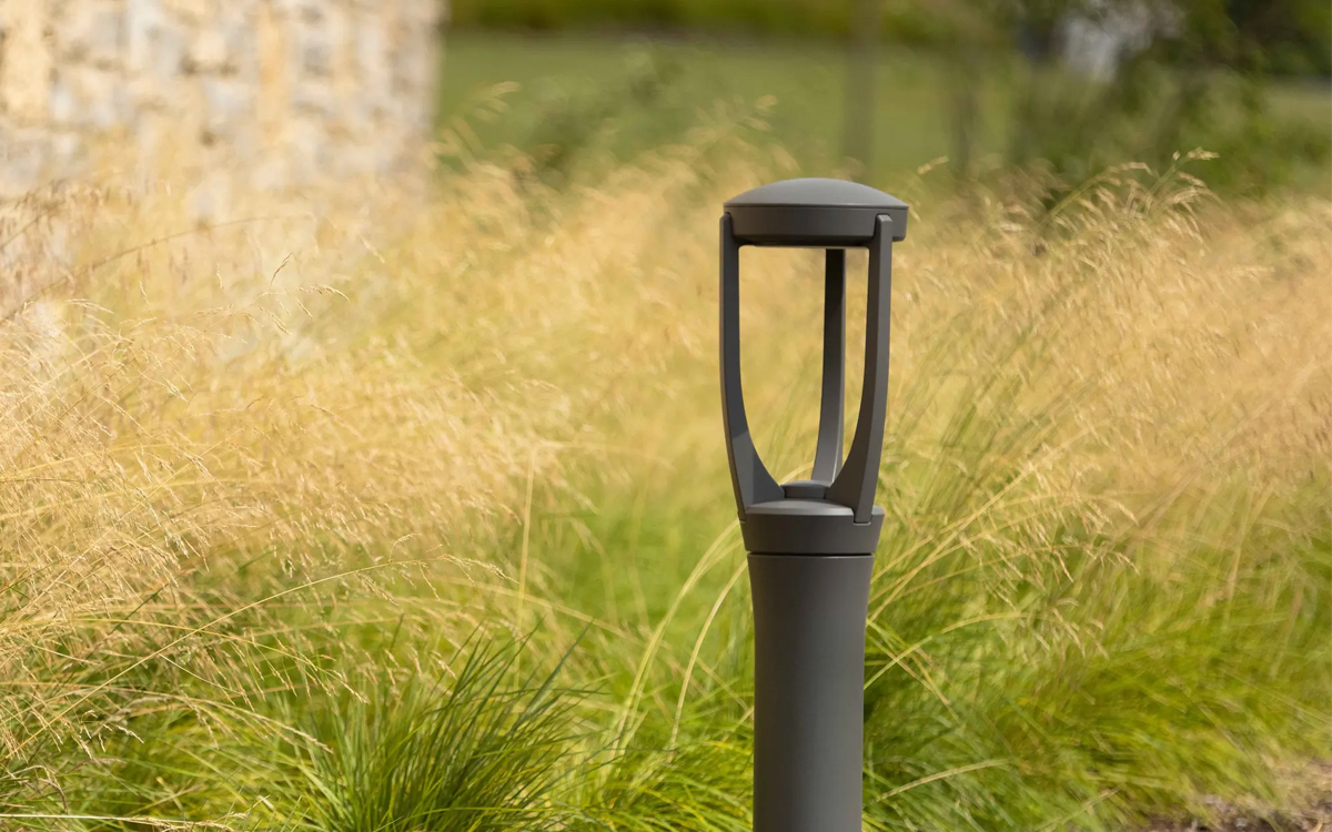 Low-Glare LED Pathway Light with Symmetric and Asymmetric Distributions