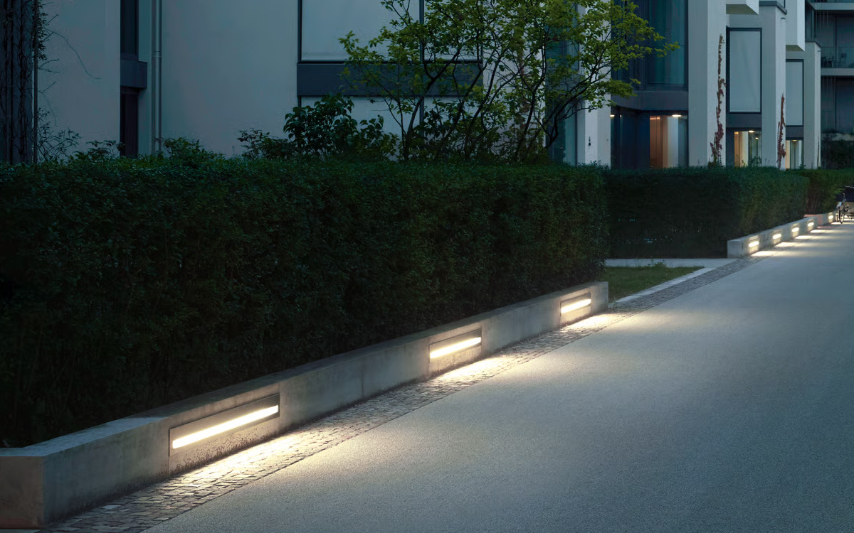 Low-Mount Recessed Wall Fixture with Stainless Steel Trims for Modern Architecture