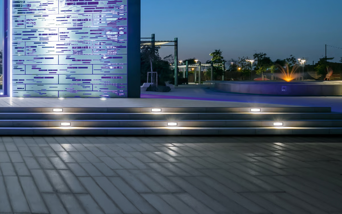 Low-Profile Recessed Wall/Step Light for Asymmetrical Ground Surface Illumination