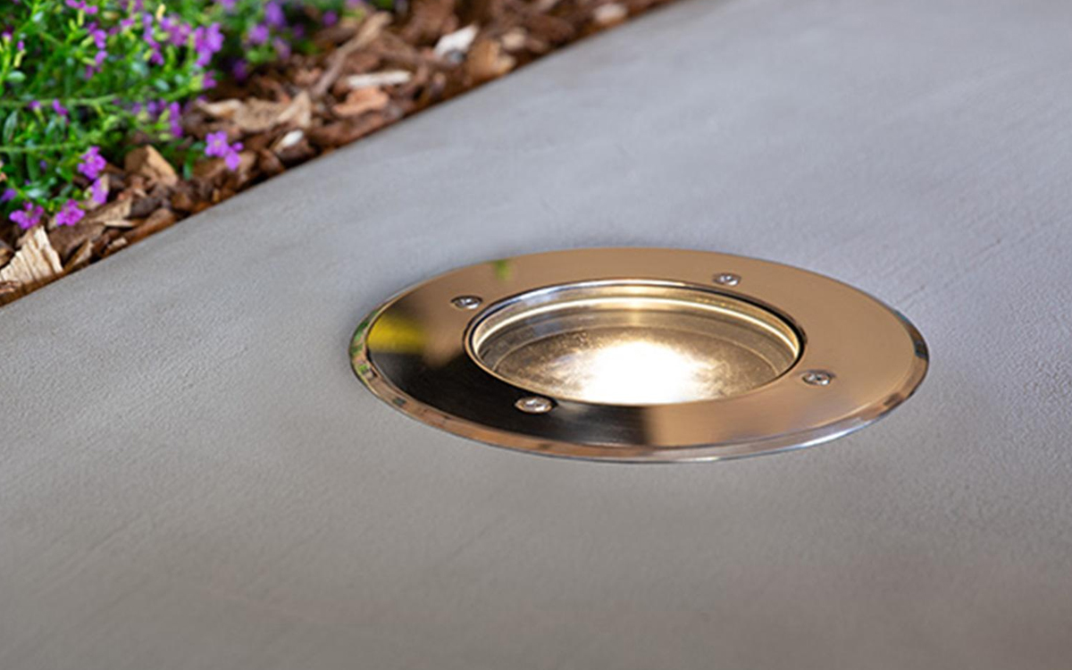 Low-Voltage In-Grade LED Uplight with Stainless Steel Housing for Walk-Over and Drive-Over Installations with Recessed Design
