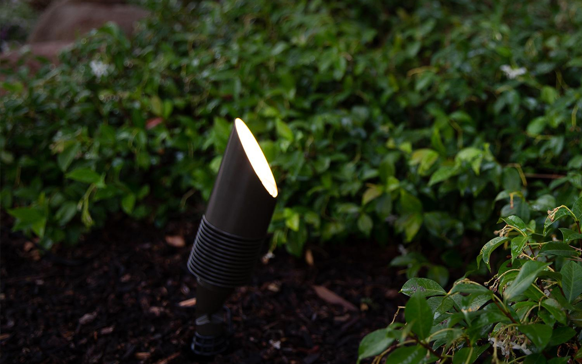 Low Voltage Landscape Accent Light with Firmware-Controlled LED Driver