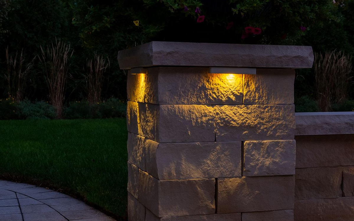 Low-Voltage Outdoor Hardscape Wall Light for Under Cap and Railing Installations