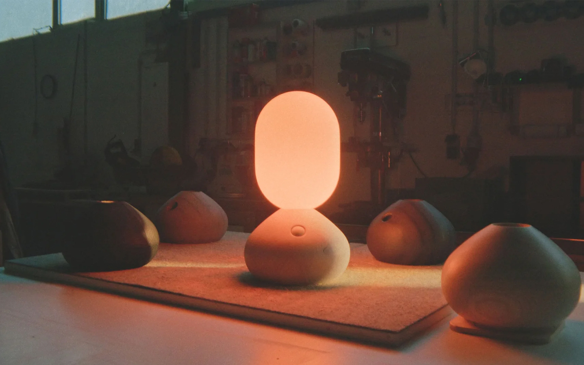 Luxury Ambient Table Lamp with Sunset Dimming Technology and Melatonin Boosting Spectrum