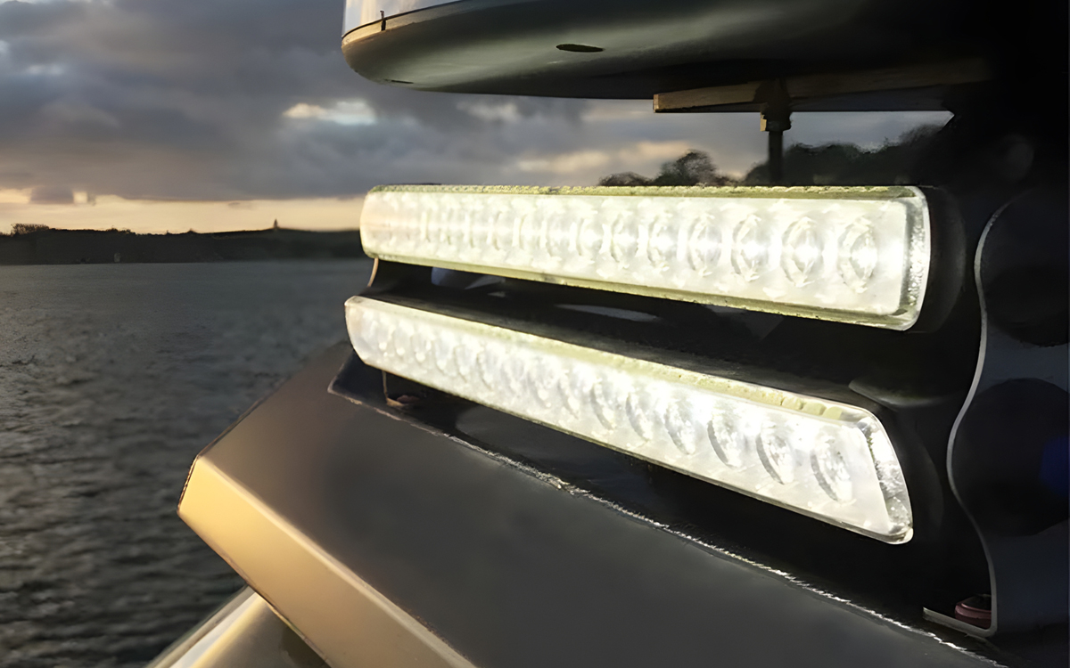 Multivolt 9-33V DC LED Light Bar for Long-Range Marine Navigation