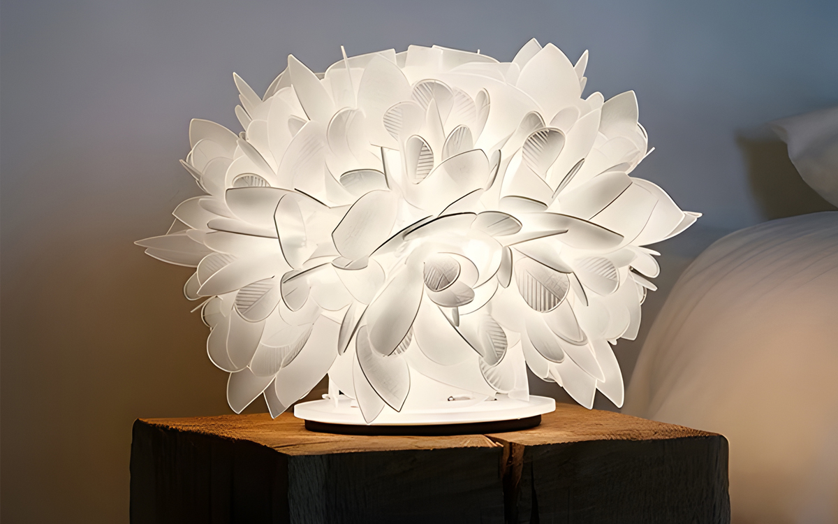 Nature Inspired Decorative Table Lamp with Handcrafted Organic Leaf Design for Modern Interiors