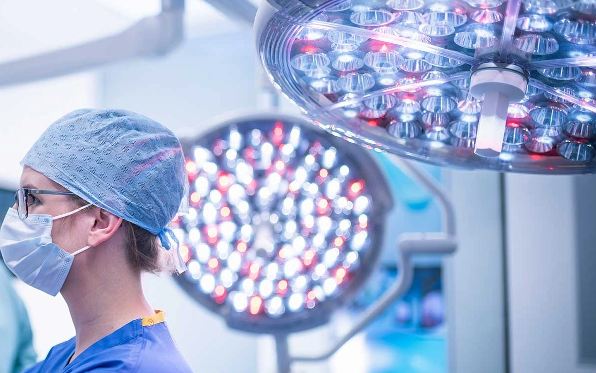 Operating Room Light with Integrated HD Camera for Microsurgery, Cardiac, ENT, Microsurgical, and Reconstructive Procedures