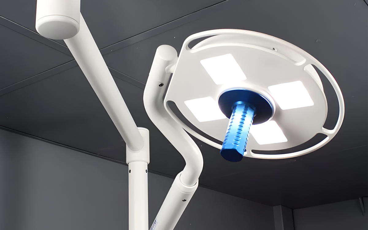 Operating Theatre Light with Exceptional Mechanical Balance and Visual Feedback Indicators