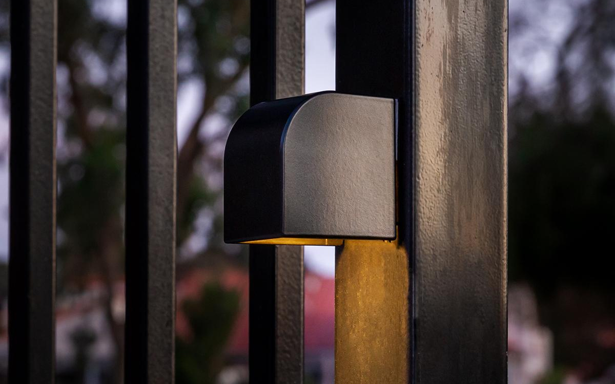 Outdoor LED Down Light for Narrow Posts, Perimeter Fencing, Pool Enclosures, Columns, Doorways, and Pergolas
