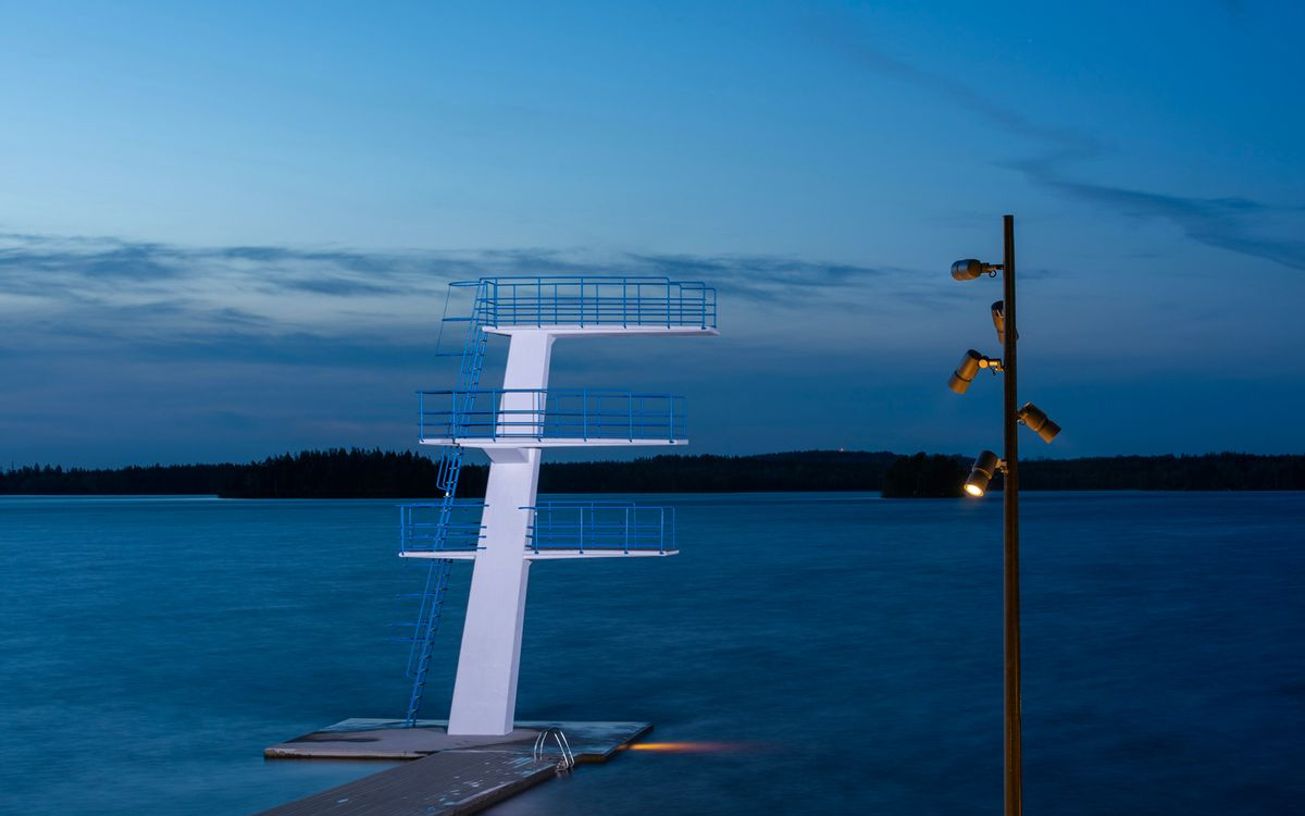 Outdoor LED Projector with Zoom, Framing, Wash and Darklight Optics for Façade, Sculpture, and Landscape Accent Lighting