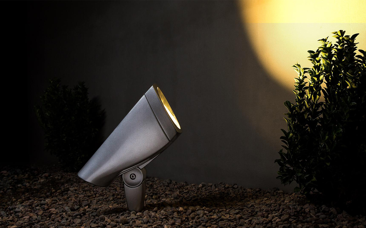 Outdoor LED Uplight with Spot and Wall Wash Beam for Landscape and Facade Lighting