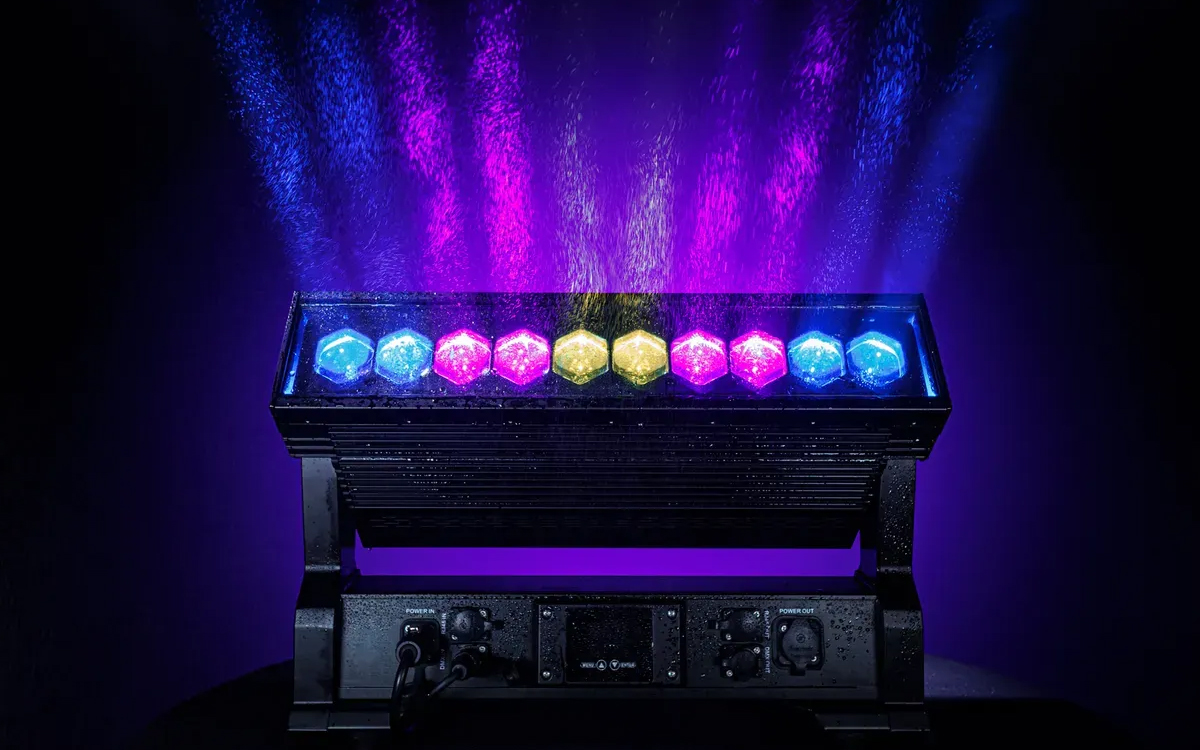 Outdoor RGBW LED Moving Head Batten Light with Motorized Zoom, Pixel-Mapped Effects, and 3-Layer DMX Control