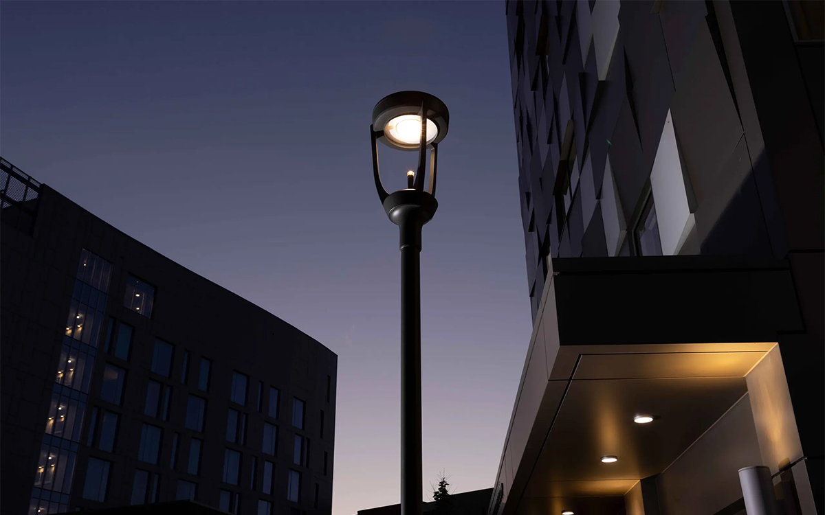 Pedestrian Area Light with Heritage-Inspired Acorn Design for Urban and Suburban Applications