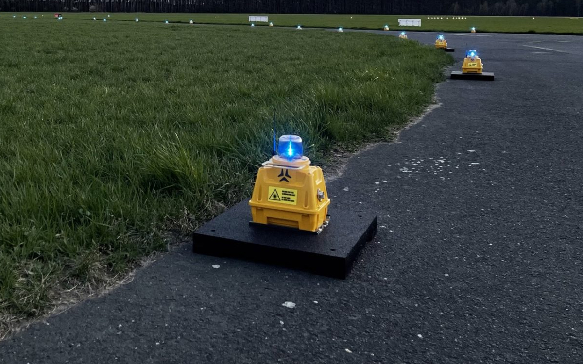 Portable Airport Taxiway Lighting System with Wireless Mesh Communication and NVG Compatibility
