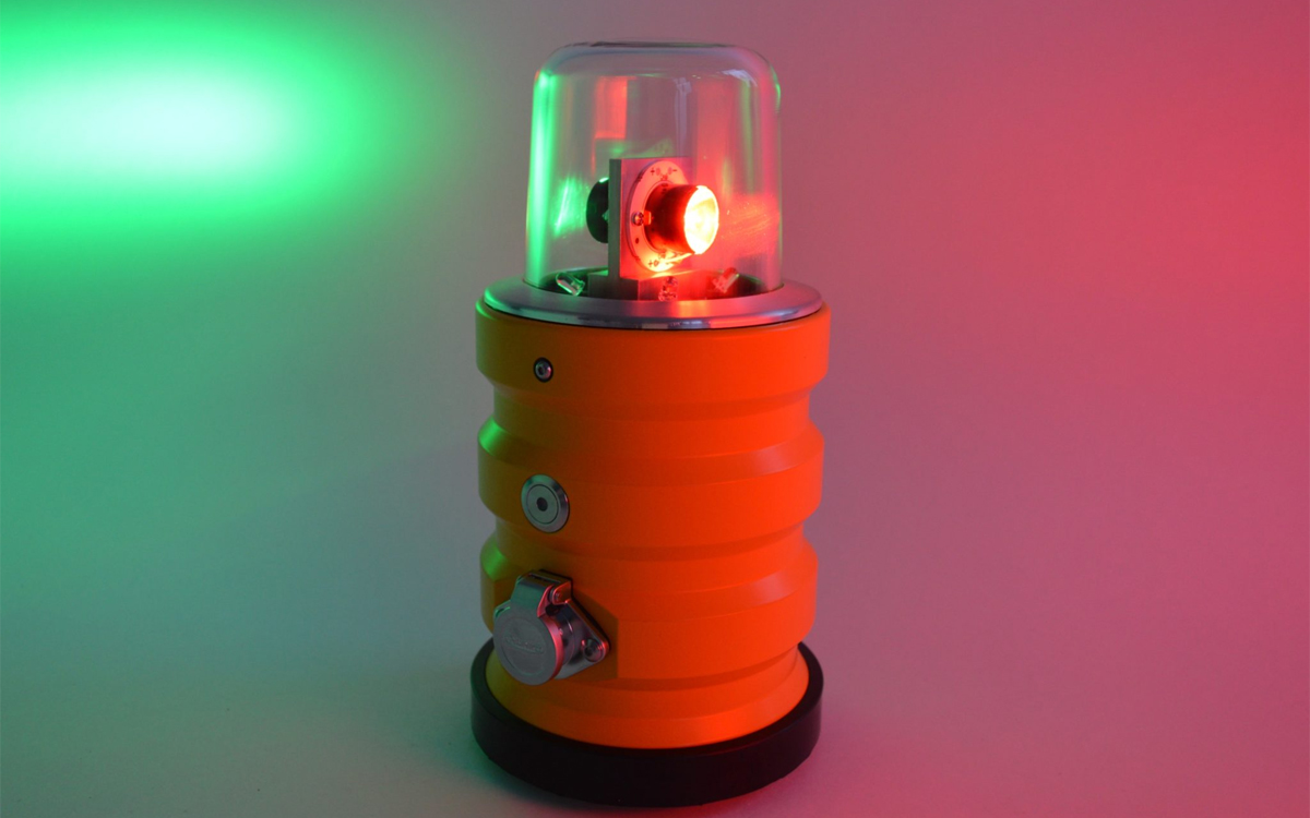Portable Runway Threshold End Light with ICAO and FAA Compliance for Remote Airfields