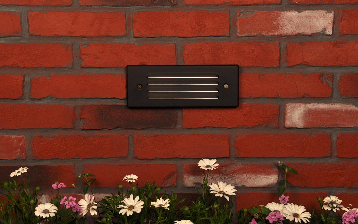 Recessed LED Wall Light for Downward Illumination in Stairway and Pathway Applications with Integrated Luxor Control