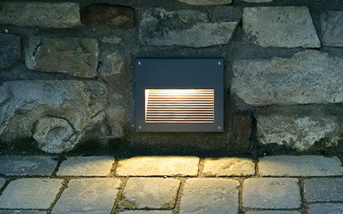Recessed Wall Lighting Fixture for Exterior Pathways and Steps