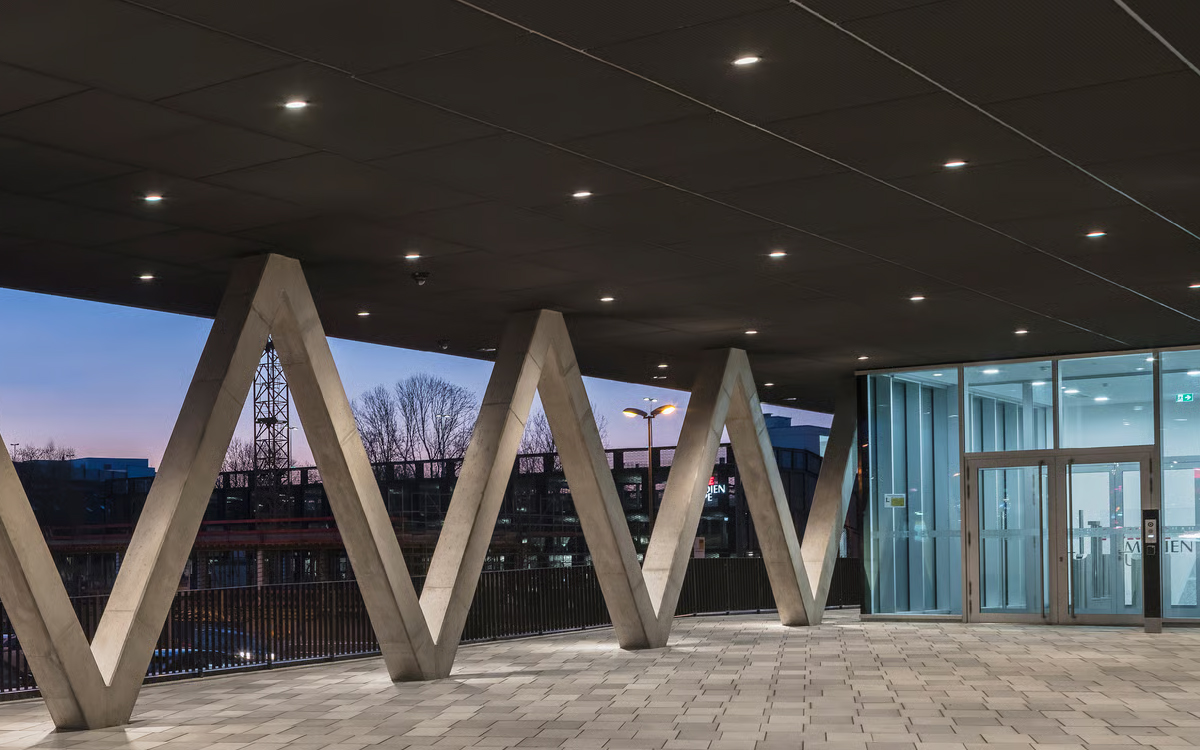 RGBW and Tunable White Outdoor Recessed Downlight with Adjustable Beam Angle