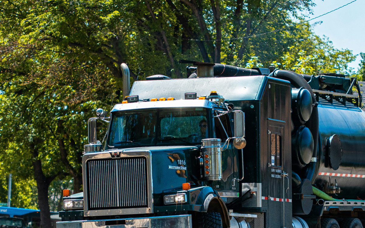 Rugged Low-Profile LED Strobe Light for Industrial and Commercial Vehicles