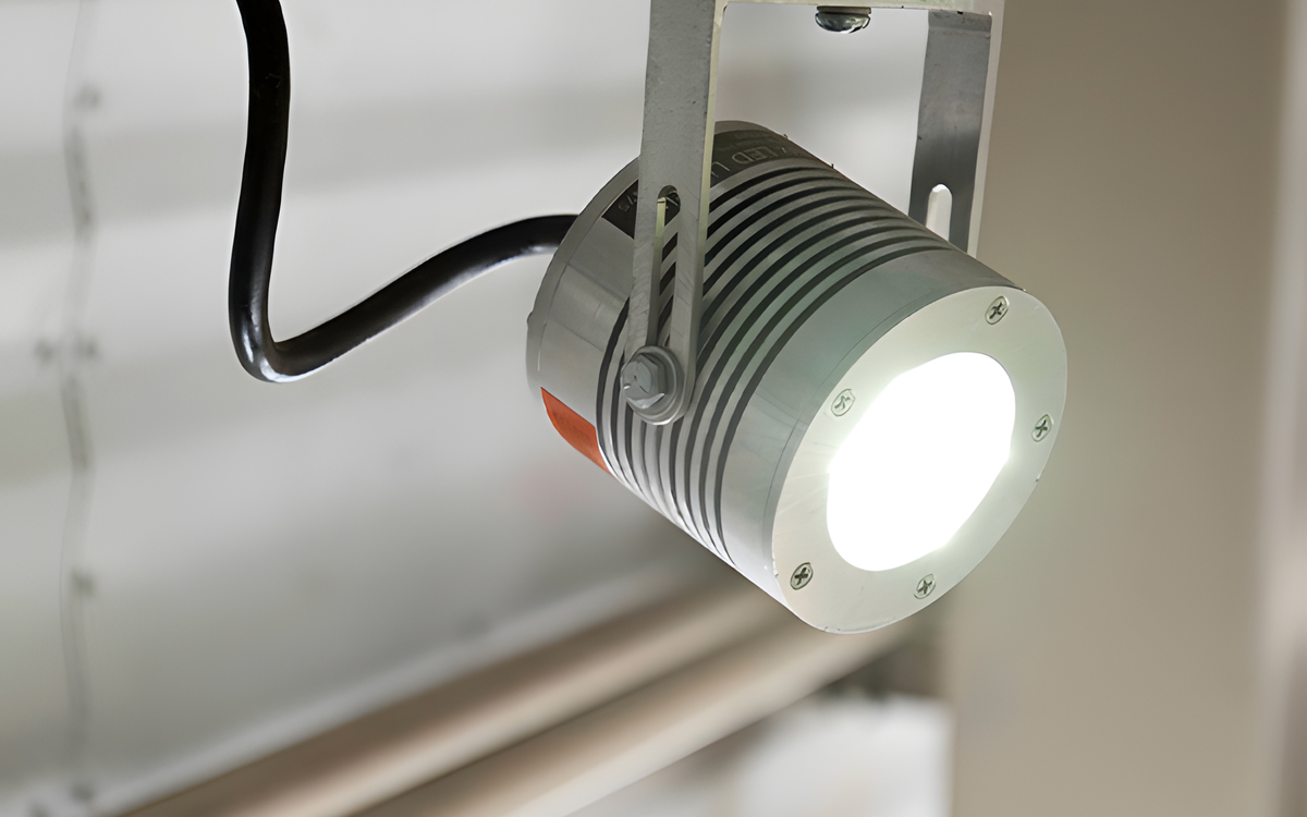 Small Form Factor Explosion-Proof LED Luminaire for Tight Spaces in Harsh Environments