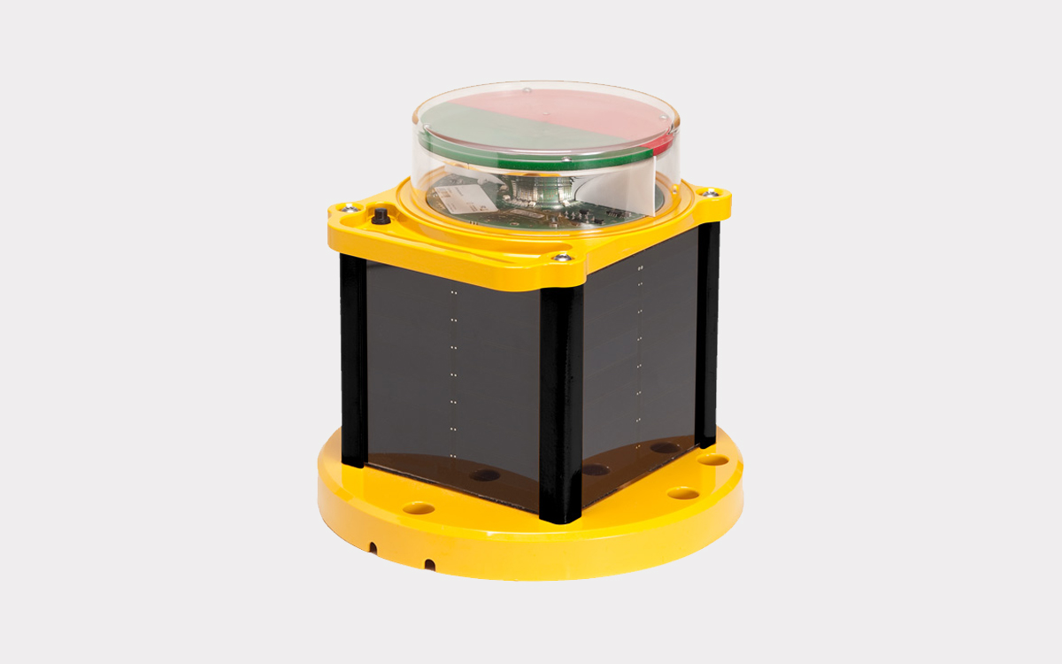 Solar-Powered Medium Intensity Runway Edge Lighting System Compliant with FAA and ICAO Standards