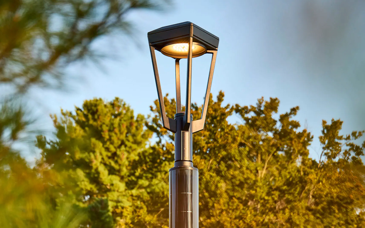 Solar-Powered Post Top Light with Integrated Lithium Battery, Multi-Channel MPPT Solar Controllers