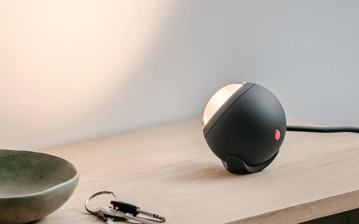 Table Spotlight with Pushbutton Dimmer and Movable Head for Accent Lighting