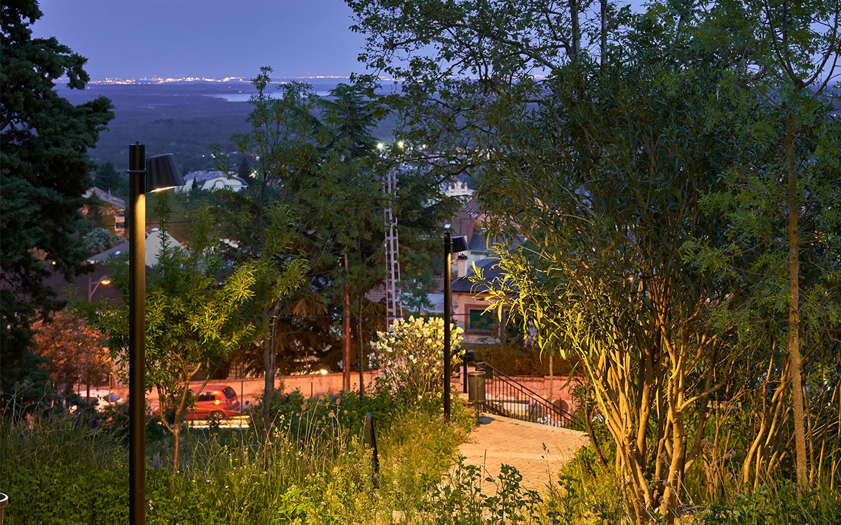 Tumbler Outdoor Area Light for Streetscapes, Parks, and Public Spaces