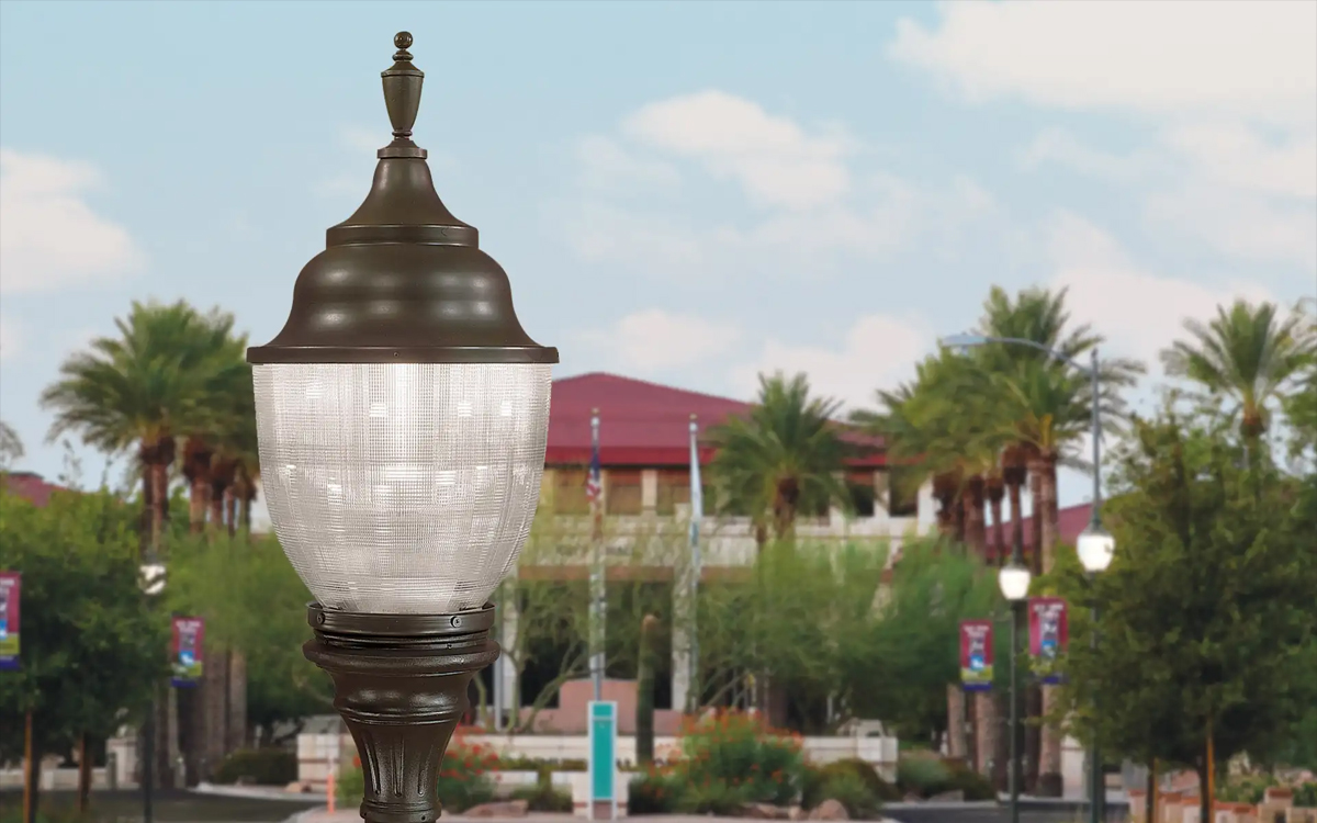 Victorian-Style Acorn Post-Top LED Street Light with Decorative Urn Finial for Municipal Streetscapes