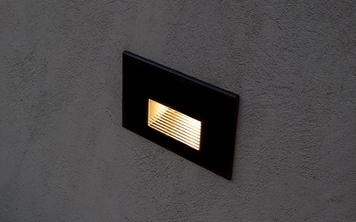 Weatherproof Outdoor Recessed Wall/Step Light for Low-Profile Vertical Installation